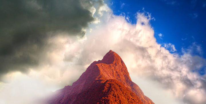 Red Peak Mitre Peak - by Martin Hermans